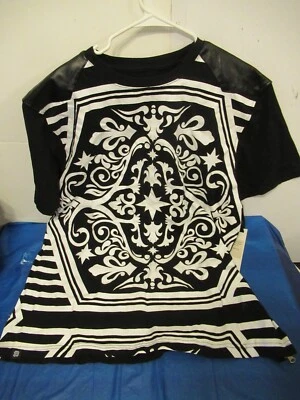 Camiseta preta branca com zíper P7) The Research & Development tamanho 2XL XXL - Imagem 1 de 4