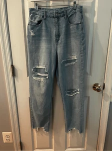American Eagle Curvy Mom Patch Distressed Raw Hem Jeans sz 8 EUC - Picture 1 of 9