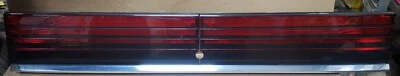 88-92 CHRYSLER LEBARON CONVERTIBLE TRUNK FINISH PANEL TAIL LIGHT OEM Foto 1 de 4