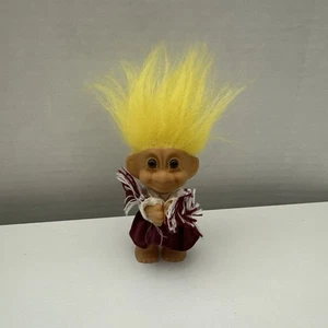 Russ Cheerleader Troll 3 pulgadas Uniforme Borgoña/Blanco - Imagen 1 de 5