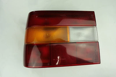 Кластер задних фонарей и держатель лампы для раннего седана Volvo 850 для пассажира слева сбоку - Изображение 1 из 3