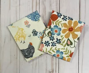 Juego de 2 pollos estampados florales de granja multicolor 100 % algodón FQ Fat Quarter de tela - Imagen 1 de 3