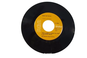 45 RECORD  - SKEETER DAVIS - THE CLOSEST THING TO LOVE (I'VE EVER SEEN) - Picture 1 of 1