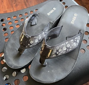 Teva Size 8 Floral Sandals Flip Flops - Picture 1 of 4