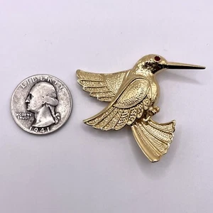 Broche alfiler de colibrí ojo de piedra roja en tonos dorados - Imagen 1 de 2