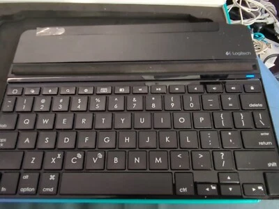 Logitech Magnetic clip-on Keyboard cover iPad Air 2 in Box Flexible multi-angle - Image 1 of 4
