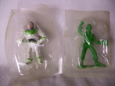 Lote de figuras de regalo de caja de cereales Toy Story Buzz Lightyear y Green Army Man sellado Foto 1 de 2