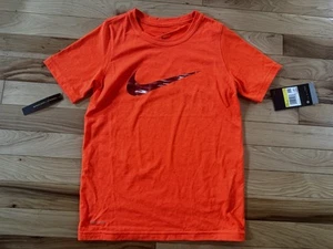 Nike Tee Kid's Boy Nike Logo T-Shirt  Black Size S Brand New - Picture 1 of 6