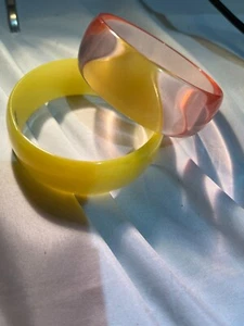 2 VINTAGE LUCITE ARMREIFARMBAND - - Bild 1 von 1