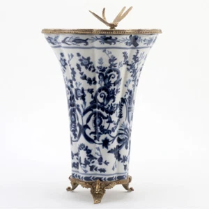 NUEVO JARRÓN DE PORCELANA AZUL Y BLANCO AZURE CASEY CON BRONCE ORMOLU LIBÉLULA - Imagen 1 de 8