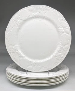 Wedgwood Strawberry & Vine Bone China England 11 1/8" Dinner Plates - Picture 1 of 6