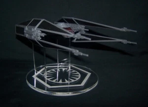 Soporte de exhibición de acrílico para Star Wars Micro Galaxy Kylo Tie Sillencer - Imagen 1 de 4