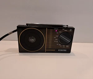 1990 Vintage INTERNATIONAL AM/FM Portable Radio  - Picture 1 of 3