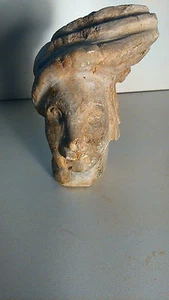 Old head carved in stone. Ancienne tete sculpté sur pierre - Picture 1 of 1