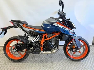 KTM 390 DUKE ABS. !! ONLY 1710 MILES, 1 OWNER !! - Picture 1 of 13