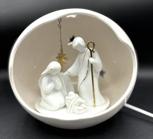 Appletree Design Holy Family Nativity Lighted Globe 7-1/4-Inch Tall w/Cord 2005 - Picture 1 of 18