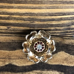Vintage Coro Gold Tone Flower Brooch Pin Red Rhinestones *Read - Picture 1 of 13