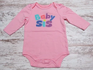 Rosa CIRCO Baby Mädchen 6M Einteiler Creeper Body "Baby Sis" Glitzer Buchstaben Neu ohne Etikett - Bild 1 von 6