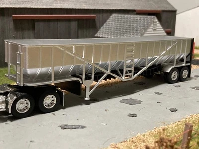 1/64 Live Bottom Belt Trailer Tandem Axle Black Door - Image 1 of 4