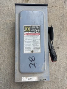 H322NRB-SQUARE D-SAFETY SWITCH,3P/4W, FUSIBLE, 60A,240V, NEMA 3R OUTDOOR - Picture 1 of 4