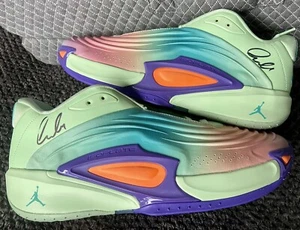 L@@K! Luka Doncic AUTO SIGNED Nike 3 Blurred Vision Jordan Shoes Pair- JSA COA - Picture 1 of 11