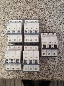 SIEMENS 32A Curve C Triple Pole MCB 5SY4332-7, 5SY6332-7 und 20A 5SY4320-8, Neu - Bild 1 von 3