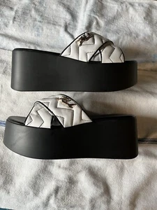 Karl Lagerfeld Paris Ramona K20 Gold Logo White Platform Sandal 7.5M - Picture 1 of 8