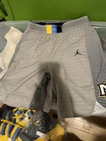 Marquette University Basketball Game Shorts Nike Jordan Size 44 Cover