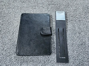 Schwarze Schutzhülle und Licht für Amazon Kindle 4. Gen - Bild 1 von 2