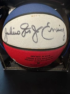 Julius “Dr. J” Erving Signed “Original Money Ball” – Personally Obtained - Imagen 1 de 4