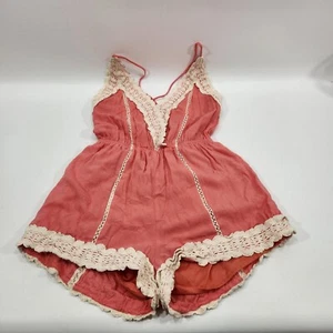 Verty Spaghetti Strap Open Back Romper Size S Pink Lace Short - Picture 1 of 17