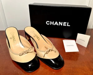 CHANEL Size 38/7.5 Beige Black CC-Monogram Leather Slip-On Mules Sandals Heels - Picture 1 of 20