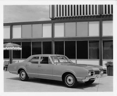 1967 Oldsmobile Delmont 88 Press Photo and Release 0132 - Image 1 of 2