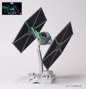 KIT MODELLINO SPAZIALE STATICO REVELL TIE FIGHTER BANDAI STAR WARS SCALA 1/72 - Foto 1 di 5