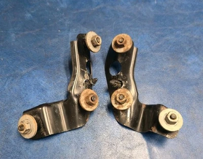 05-09 PARAGOLPES DELANTERO DERECHO E IZQUIERDO FORD MUSTANG SOPORTE MONTAJE SUSPENSIÓN OEM  Foto 1 de 4