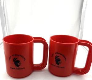 Lote de 2 tazas de plástico esterilitas East Stroudsburg State College de colección - Imagen 1 de 5