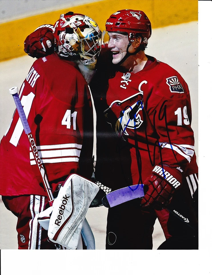 PHOENIX COYOTES SHANE DOAN SIGNED CELEBRATION 8X10 - Image 1 of 1