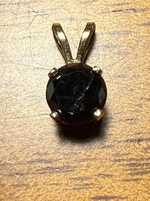 Colgante solitario diamante negro 14k en oro amarillo 1ct Foto 1 de 3