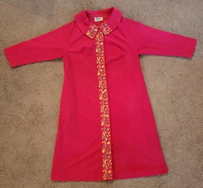 Abrigo de casa plumero bordado años 50 de Lounge Trends. Terciopelo y satén de colección Foto 1 de 4