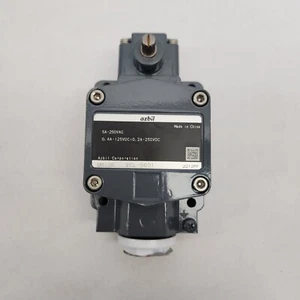 AZBIL VCL-5001 INTERRUTTORE DI LIMITAZIONE 250 V DC 5A-250 VAC - Foto 1 di 5