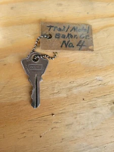 Vintage Trail Motel Key Fob Room 4 Wood Baker Oregon - Picture 1 of 2