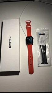 Apple Watch SE 2nd Gen GPS 40mm Midnight Aluminum Case Sport Band MNT73LL/A - Photo 1 sur 6