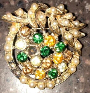 Signed Coro Brooch Pin vtg Green amber Glass Rhinestone faux seed pearls - Picture 1 of 4
