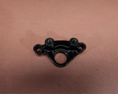 Кронштейн крепления изолятора переднего двигателя для Harley Davidson Iron 883 XL883N 2009-2022 годов выпуска - Изображение 1 из 4