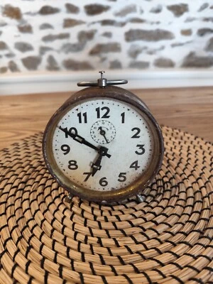 Ancien Réveil Mécanique Rouillé  - Photo 1/4