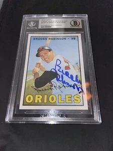 Brooks Robinson Signed 2010 Topps Card Baltimore Orioles Beckett #2 - Picture 1 of 1