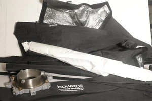 Bowens Brand Luminar Softbox 100 x 100 USED with soft cover case #b - Picture 1 of 5