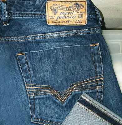 *LO ÚLTIMO AUTÉNTICO Pantalones de mezclilla para hombre DIESEL @ ZATINY 8J4 BOOTCUT OSCUROS 30x32 (ajuste 31x32,5) Foto 1 de 4