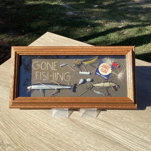 Vintage Gone Fishing Shadow Box Display mit Ködern, Haken, Angeldeko - Bild 1 von 4