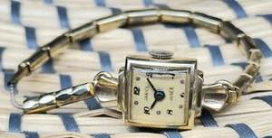 Vintage 70’s Women’s Janice Huber Wristwatch Engraved RARE Gold Tone Watch READ - Picture 1 of 7